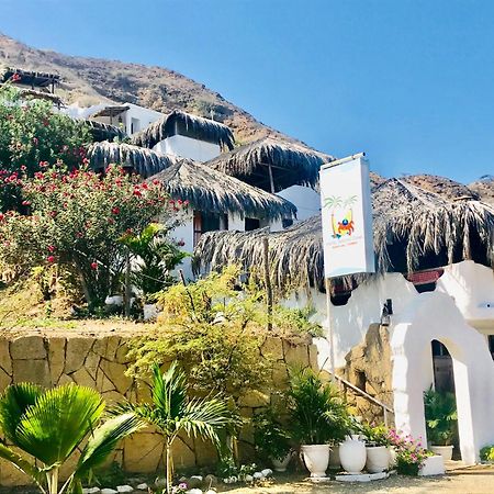 Hotel Smiling Crab Canoas de Punta Sal Exterior foto