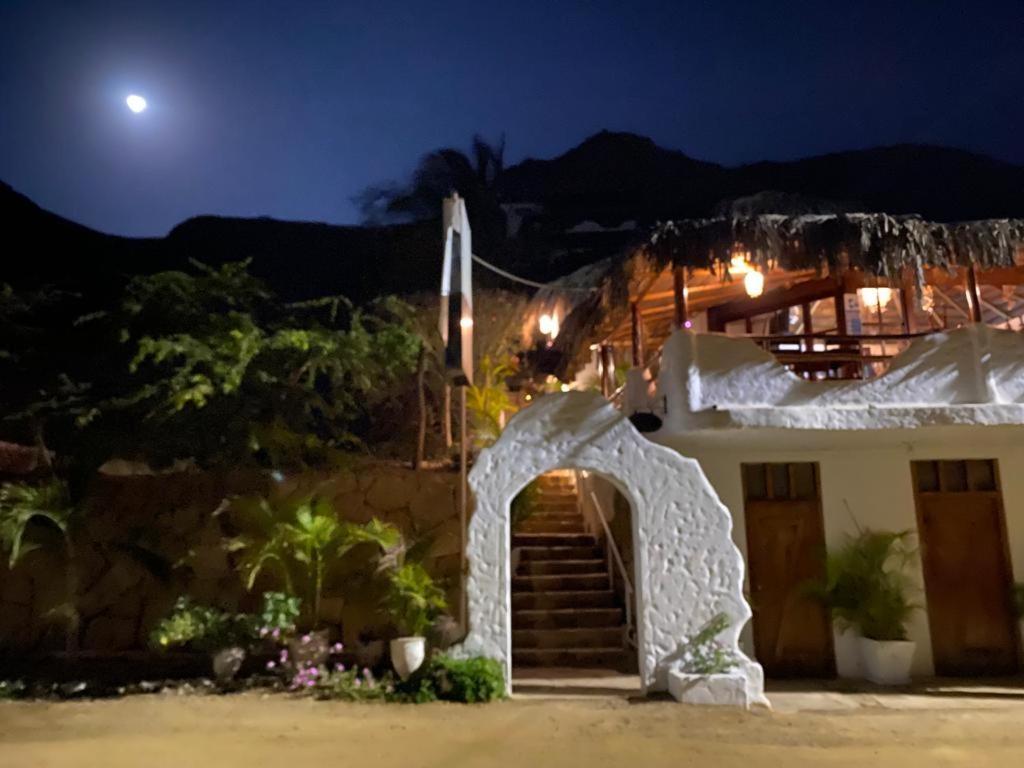 Hotel Smiling Crab Canoas de Punta Sal Exterior foto