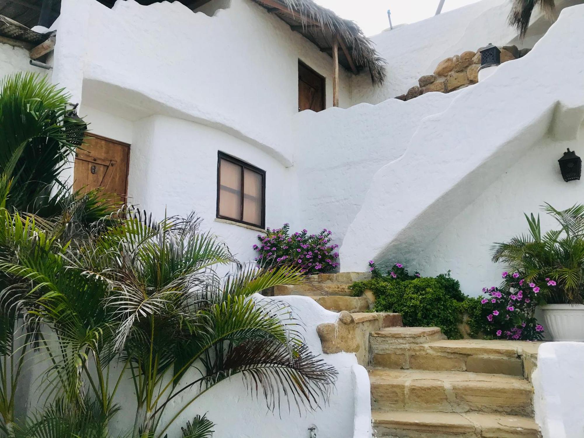 Hotel Smiling Crab Canoas de Punta Sal Exterior foto