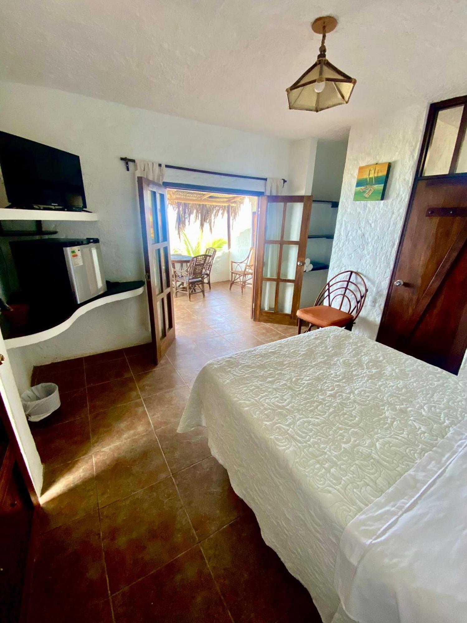 Hotel Smiling Crab Canoas de Punta Sal Exterior foto