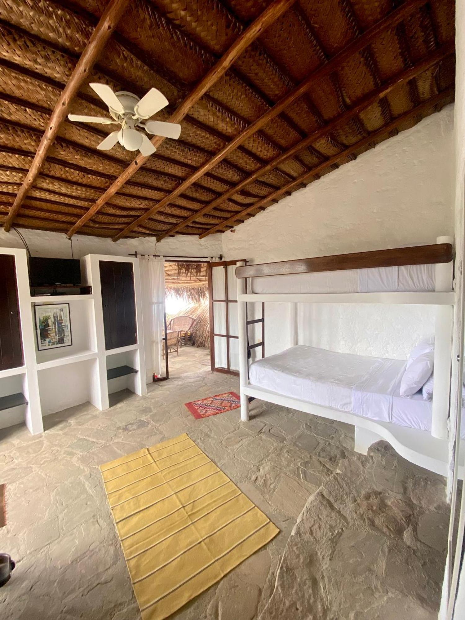 Hotel Smiling Crab Canoas de Punta Sal Exterior foto
