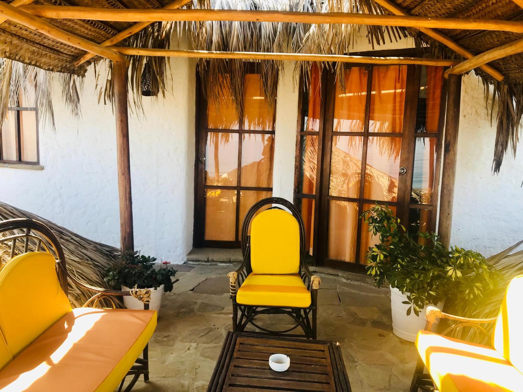 Hotel Smiling Crab Canoas de Punta Sal Exterior foto