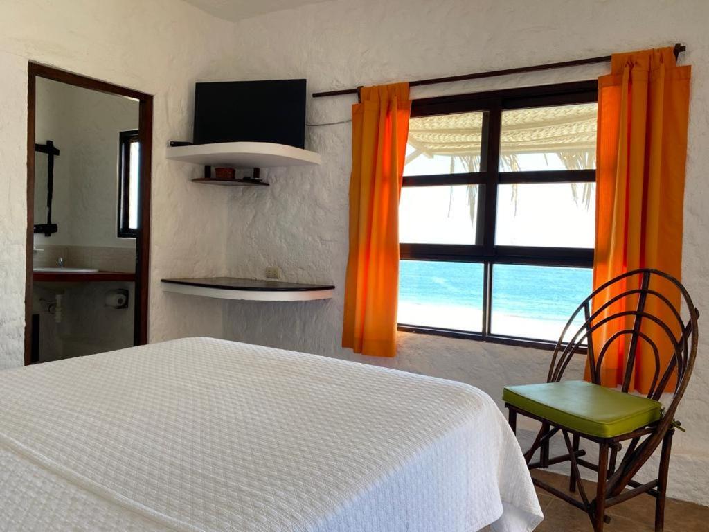 Hotel Smiling Crab Canoas de Punta Sal Exterior foto